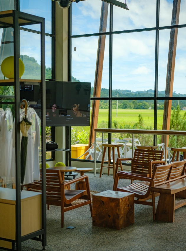 Reception &amp; Lounge Area — photo 2