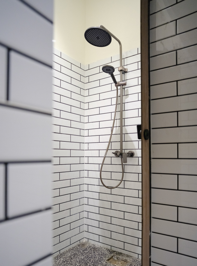 Spacious Showers — photo 3