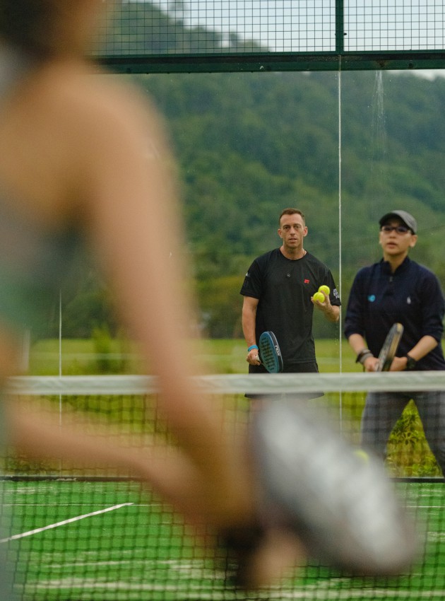 Group padel training at Padé